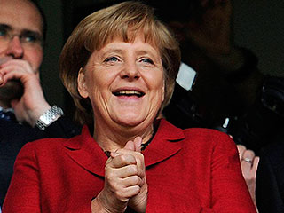 Меркель покричит на фанатских трибунах Меркель покричит на фанатских трибунах