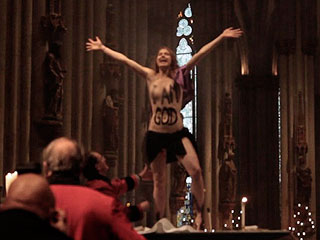 Femen грозит три года за cкандал в Германии Femen грозит три года за cкандал в Германии