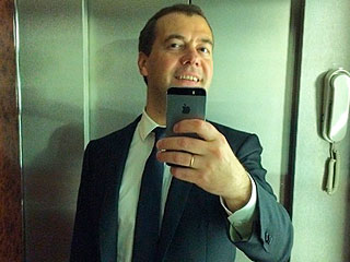 Чем занимаются звезды в соцсетях Чем занимаются звезды в соцсетях