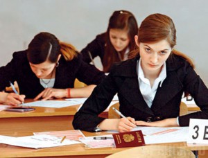 За брянскими выпускниками на ЕГЭ следили около тысячи наблюдателей