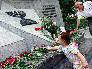 В Крыму вспоминали жертв фашизма В Крыму вспоминали жертв фашизма