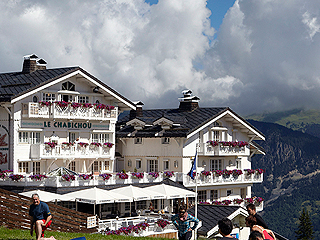 Францию просят арестовать отели россиян Францию просят арестовать отели россиян