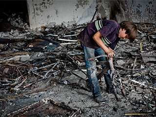 При обстреле шахты в Донецке погибли люди При обстреле шахты в Донецке погибли люди