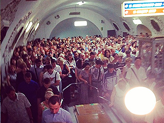 80 человек ранены на "Славянском бульваре" 80 человек ранены на "Славянском бульваре"