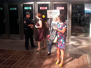 Москвичи застряли в вагоне метро Москвичи застряли в вагоне метро