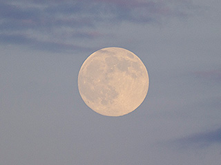 Над россиянами проводят лунный эксперимент Над россиянами проводят лунный эксперимент