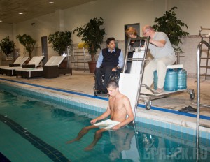 Бассейн в городе Фокино сделали доступным для брянских инвалидов