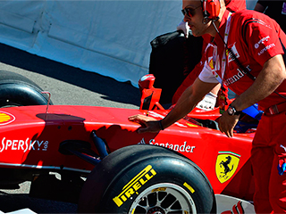 Как гонщики жгли шины у Кремля Как гонщики жгли шины у Кремля