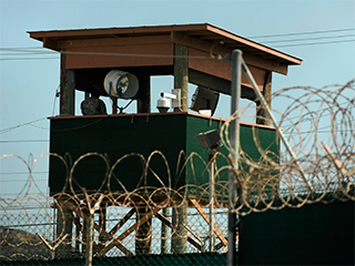 Медбрат отказался от пыточного кормления Медбрат отказался от пыточного кормления