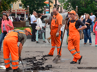 Деньги за парковку пойдут на ремонт дорог Деньги за парковку пойдут на ремонт дорог