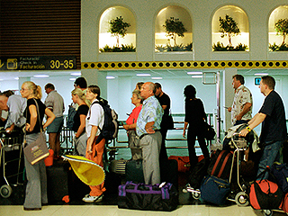 Клиентам "Невы" помогут вернуться в Россию Клиентам "Невы" помогут вернуться в Россию