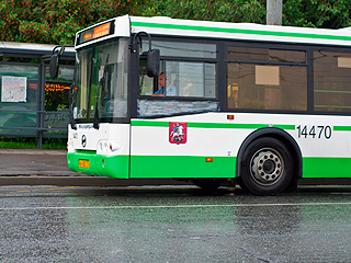 В Москве автобус врезался в торговый центр В Москве автобус врезался в торговый центр