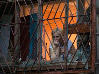 В Луганске из минометов обстреляли детсад В Луганске из минометов обстреляли детсад