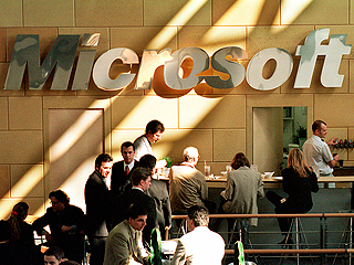 Microsoft уволит 18 тысяч сотрудников Microsoft уволит 18 тысяч сотрудников