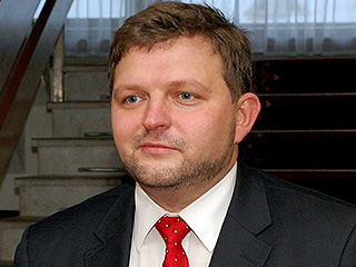 Белых просят помочь конкуренту на выборах Белых просят помочь конкуренту на выборах