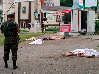 В Луганске за день погибли десятки жителей (18+) В Луганске за день погибли десятки жителей (18+)