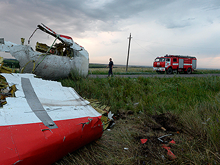 Над местом крушения Boeing летают истребители Над местом крушения Boeing летают истребители