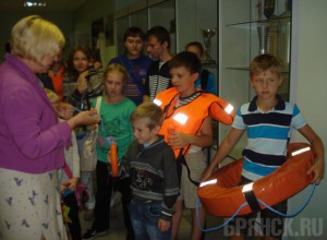 Брянские ребятишки из клуба «Горн» учились безопасности на воде в музее МЧС