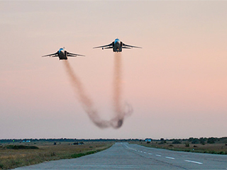 Россия перебросила Су-24 к Черному морю Россия перебросила Су-24 к Черному морю