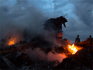 На месте крушения Boeing 777 начался пожар На месте крушения Boeing 777 начался пожар