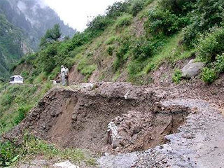 В Сочи из-за схода селей эвакуируют людей В Сочи из-за схода селей эвакуируют людей