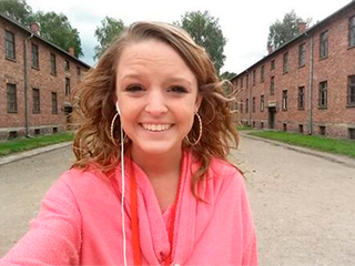 Селфи из Освенцима оскорбило Twitter Селфи из Освенцима оскорбило Twitter