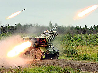 В районе крушения Boeing стреляют "Грады" В районе крушения Boeing стреляют "Грады"