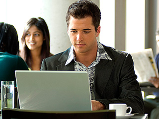 Фильмы в Интернете покажут за 100 рублей Фильмы в Интернете покажут за 100 рублей