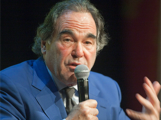 Стоун отказывается верить американским СМИ Стоун отказывается верить американским СМИ