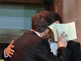 Французкий мэр благословил замужество сына Французкий мэр благословил замужество сына