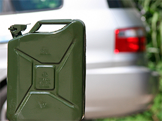 Коломойский оставил Украину без бензина Коломойский оставил Украину без бензина