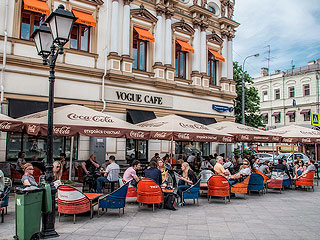 Собянин требует закрыть летние кафе Собянин требует закрыть летние кафе