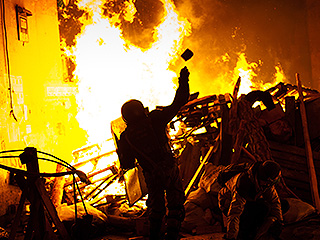 В Донецке снаряд перебил газопровод В Донецке снаряд перебил газопровод