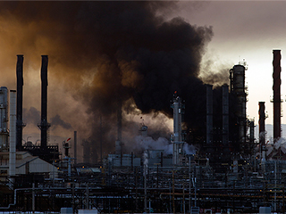 В Ливии загорелось 6 миллионов литров нефти В Ливии загорелось 6 миллионов литров нефти