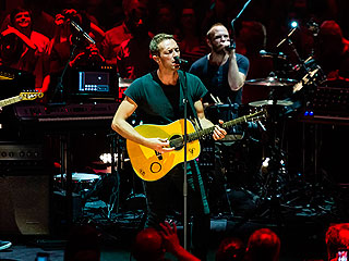 Coldplay перечислила деньги больному фанату Coldplay перечислила деньги больному фанату