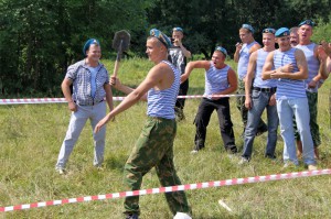 Брянские десантники будут тягать гири и метать лопаты