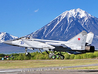 Экипажи МиГ-31 прикрыли "Медведя" в Арктике Экипажи МиГ-31 прикрыли "Медведя" в Арктике