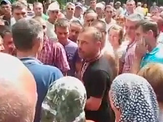 Депутата Рады избили за призывы к войне Депутата Рады избили за призывы к войне