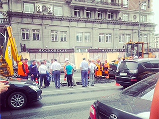 В центре Москвы провалился грунт В центре Москвы провалился грунт