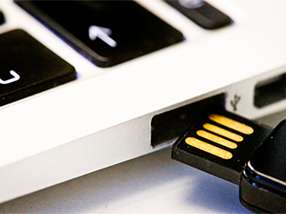 Новый вирус заражает компьютеры через USB Новый вирус заражает компьютеры через USB