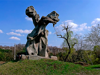 В Кишиневе снесли памятник жертвам нацизма В Кишиневе снесли памятник жертвам нацизма