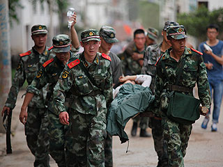 Землетрясение в Китае унесло сотни жизней Землетрясение в Китае унесло сотни жизней