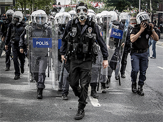 Россияне подрались с охраной отеля в Турции Россияне подрались с охраной отеля в Турции