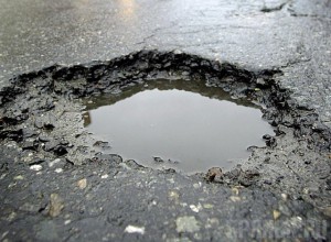 Автомобилисты намерены узнать у Денина, куда пропали деньги из дорожного фонда