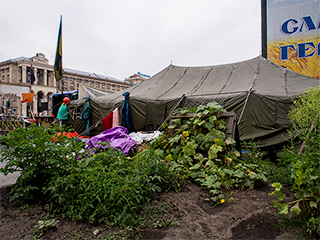 Киев выгнал на улицу 300 тысяч украинцев Киев выгнал на улицу 300 тысяч украинцев