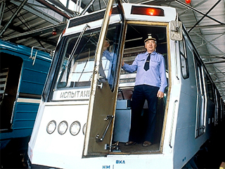 Работники метро наденут форму от дизайнеров Работники метро наденут форму от дизайнеров