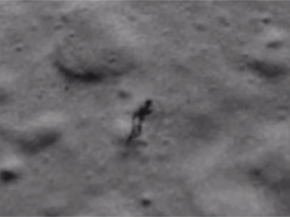 По Луне бродит инопланетянин (видео) По Луне бродит инопланетянин (видео)