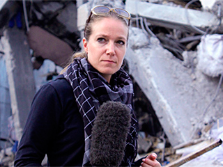 Пьяная журналистка CNN покусала врачей Пьяная журналистка CNN покусала врачей