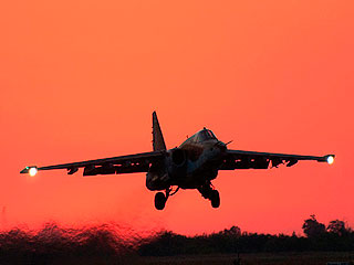 Эксперты: Boeing мог быть сбит Су-25 Эксперты: Boeing мог быть сбит Су-25