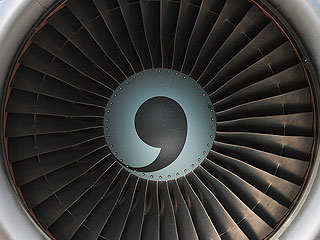 Безбилетника вытащили из двигателя самолета Безбилетника вытащили из двигателя самолета